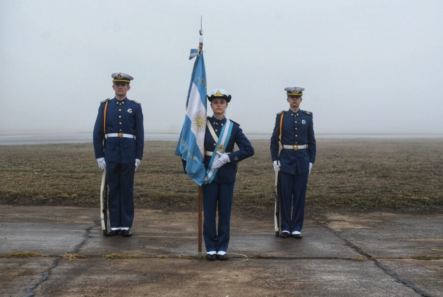 PINS Y DISTINCIONES ABANDERADO Y ESCOLTAS – LICEO AERONÁUTICO MILITAR
