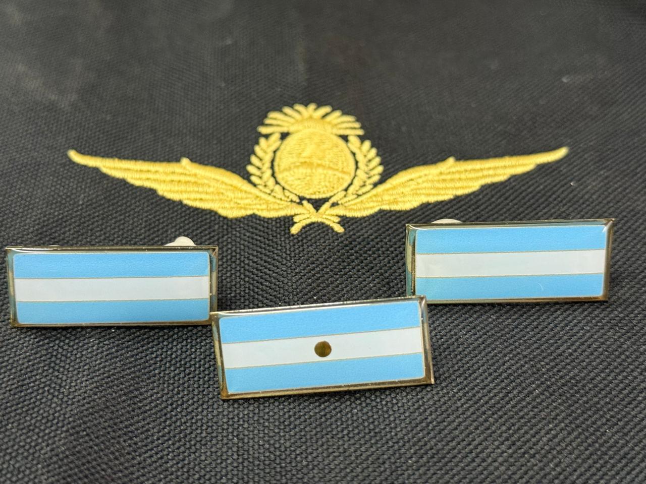 PINS Y DISTINCIONES ABANDERADO Y ESCOLTAS – LICEO AERONÁUTICO MILITAR