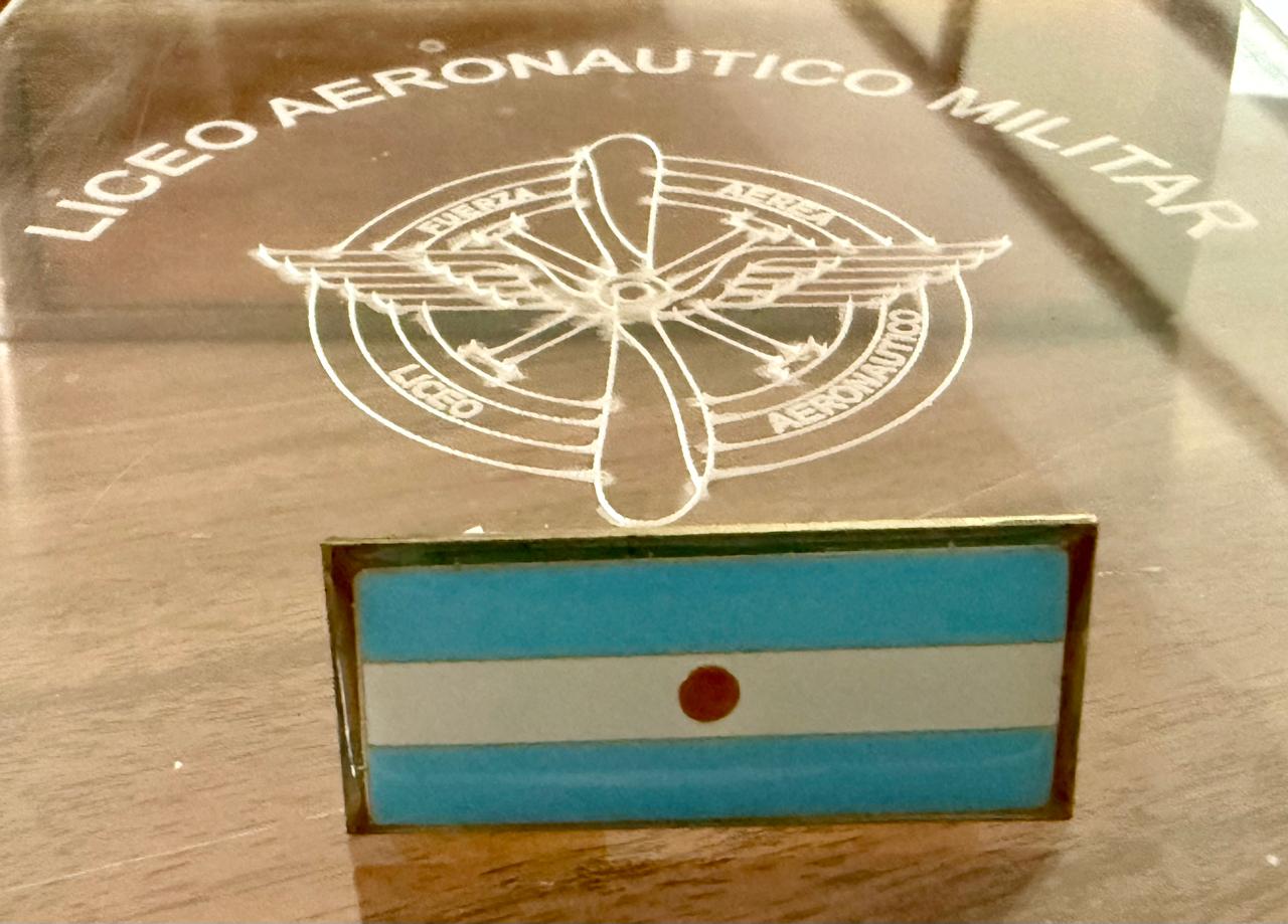 PINS Y DISTINCIONES ABANDERADO Y ESCOLTAS – LICEO AERONÁUTICO MILITAR
