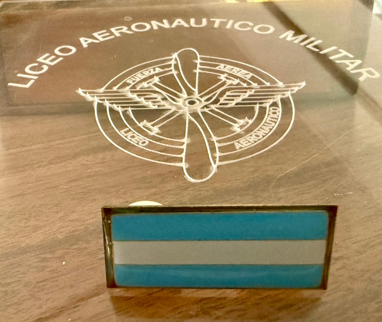 PINS Y DISTINCIONES ABANDERADO Y ESCOLTAS – LICEO AERONÁUTICO MILITAR